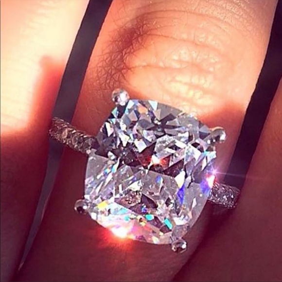 8 CT DIAMOND 925 STERLING SILVER SOLITAIRE RING, CUTE RING, SHINY RING. - Picture 2 of 5